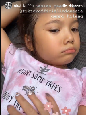 Gempi dalam Instagram Story ibunya, Gisel.