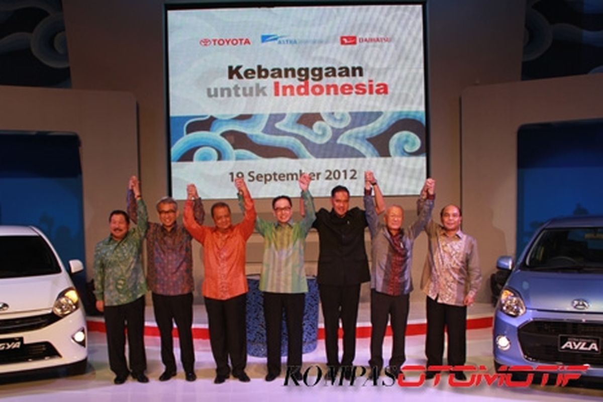 Toyota Agya dan Daihatsu Ayla diperkenalkan pada19 September tahun lalu oleh Menteri Perindustrian, Perdagangan, perwakilan Toyota dan Daihatsu Jepang, Presdir Astra Int'l, Daihatsu dan Toyota Indonesia