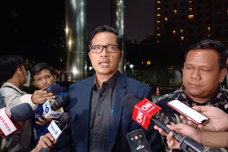 Kuasa hukum eks Menteri Pertanian Syahrul Yasin Limpo, Febri Diansyah memastikan kliennyabtidak akan melarikan diri, Kamis (12/10/2023).