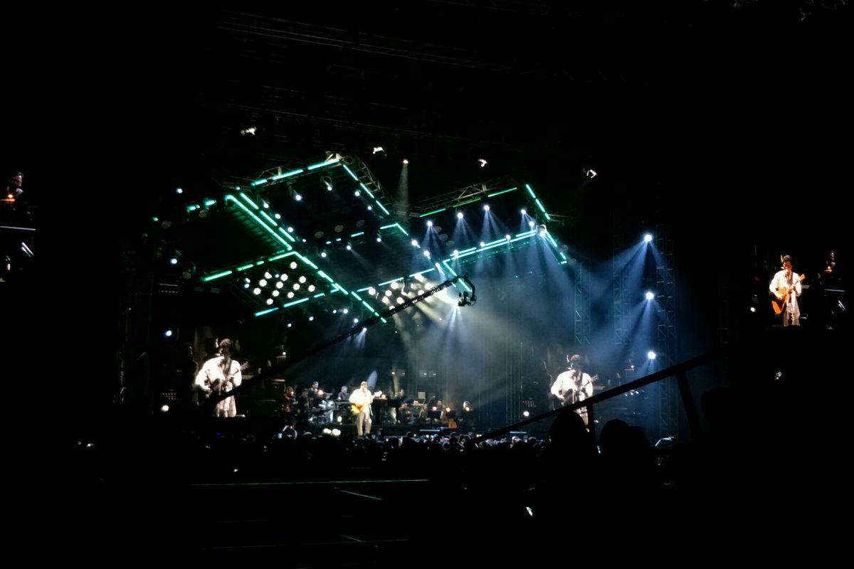 Yovie Widianto tampil bersama Rendy Pandugo di Konser Project X di Istora Senayan, Jakarta Pusat, Sabtu (28/9/2019).