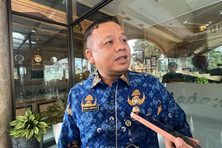 Kadisdik Kota Medan Benny Sinomba Siregar saat diwawancarai wartawan di Hotel Madani Medan, Rabu (17/1/2024).