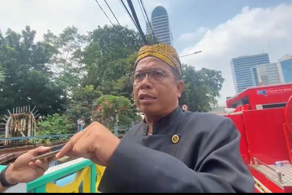 Darwin Simarmata (51), keluarga dari mempelai wanita saat ditemui di depan Gedung K-Link, Jalan Gatot Subroto, Kuningan Timur, Setiabudi, Jakarta Selatan pada Sabtu (15/7/2023).