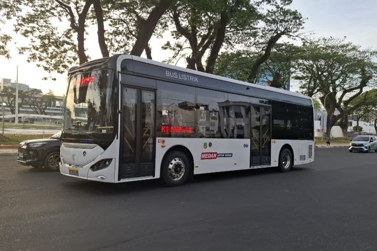 Bus listrik Medan hadir dengan tarif Rp 5.000 dan Rp 2.500, layanan 5 koridor, 60 armada, dan pembayaran digital.