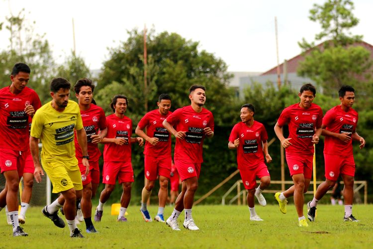 Arema FC membuka tahun 2023 dengan menjalankan program latihan terpusat untuk persiapan putaran kedua Liga 1 2022-2023 di Agro Kusuma Kota Batu, Selasa (3/1/2023) sore.