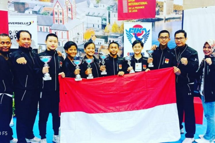 Tim pelajar SMP Indonesia berpose saat mengikuti 3rd Edition International Karate Open pada 17-18 November lalu  di kota Herstal, Provinsi Liège, Belgia.