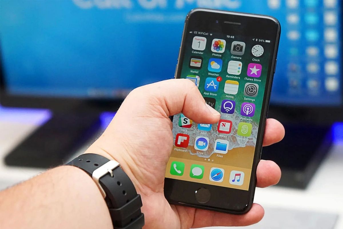 Melacak iPhone yang hilang dalam kondisi mati atau nyala. 