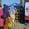 Warga Antre Gas 3 Kg di Pasar DKPPP Lhokseumawe demi Hemat Rp 12.000