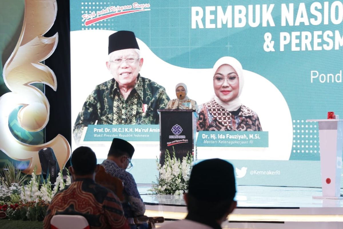 Menteri Ketenagakerjaan (Menaker) Ida Fauziyah Dia mengatakan itu dalam Rembuk Nasional Vokasi dan Kewirausahaan dan Peresmian BLKK Tahun 2020 di Pondok Pesantren Cipasung, Tasikmalaya, Jawa Barat, Selasa (8/6/2021).