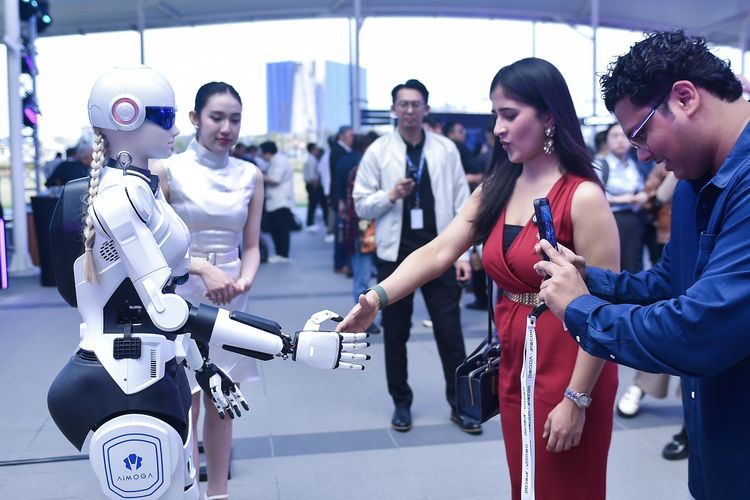 Chery Perlihatkan Robot AI untuk Pendidikan hingga Layanan Publik