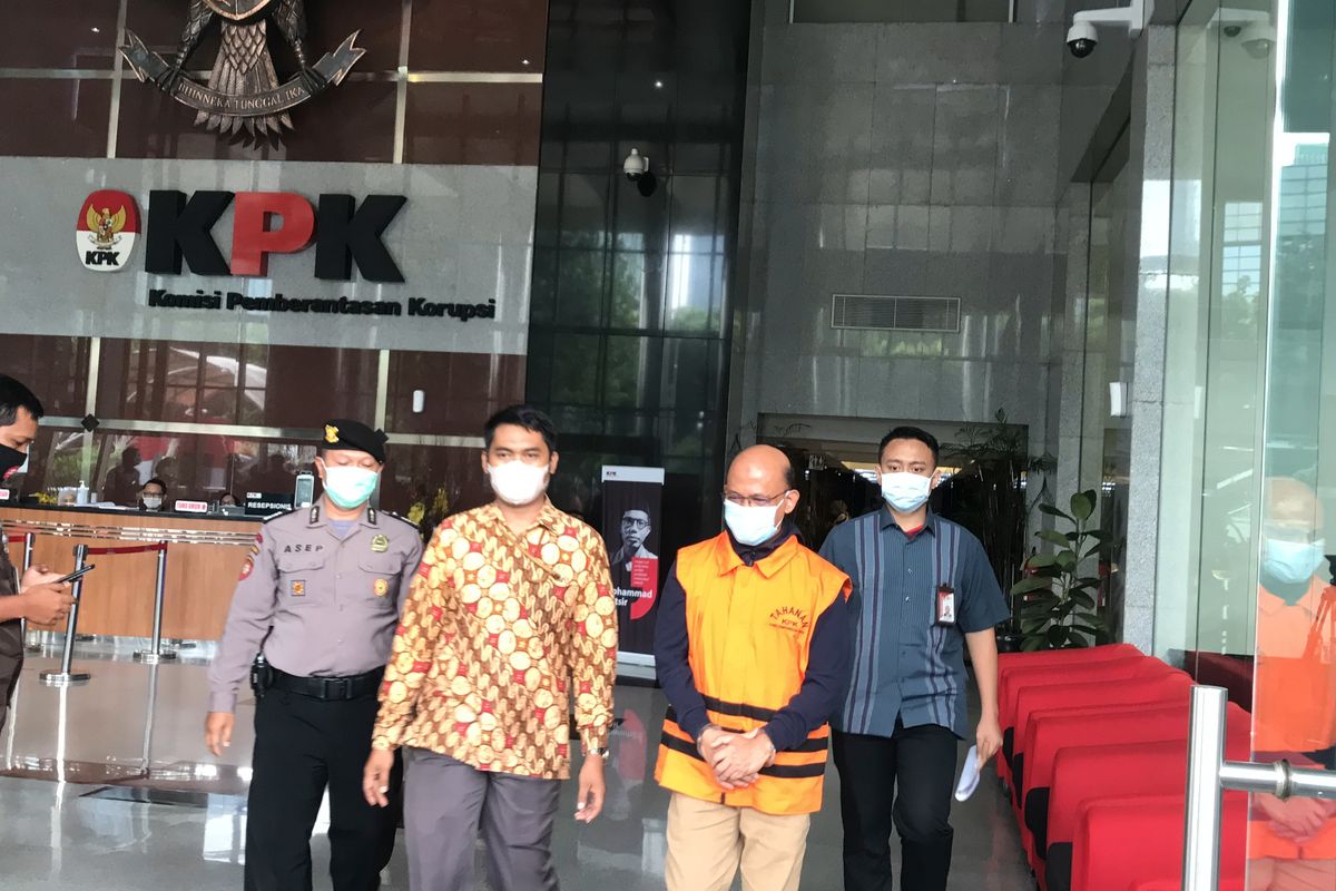 Komisi Pemberantasan Korupsi (KPK) menetapkan pejabat Direktorat Jenderal Pajak (DJP) Kementerian Keuangan (Kemenkeu) Wawan Ridwan sebagai tersangka suap dan gratifikasi, Kamis (11/11/2021).