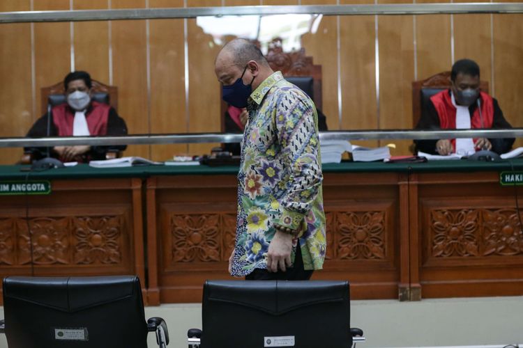 Terdakwa kasus peredaran narkotika jenis sabu Irjen Teddy Minahasa menjalani sidang di Pengadilan Negeri Jakarta Barat, Senin (6/3/2023). Jaksa penuntut umum (JPU) menghadirkan dua ahli dalam sidang kali ini.