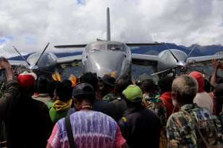 Pesawat jenis DHC - 4 T Turbo Caribou milik Pemda Kabupaten Puncak Papua 