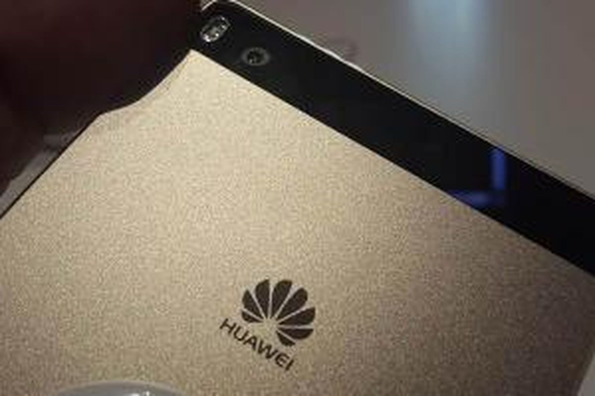 Smartphone Android Huawei P8 dilengkapi dengan kamera utama 13 MP.