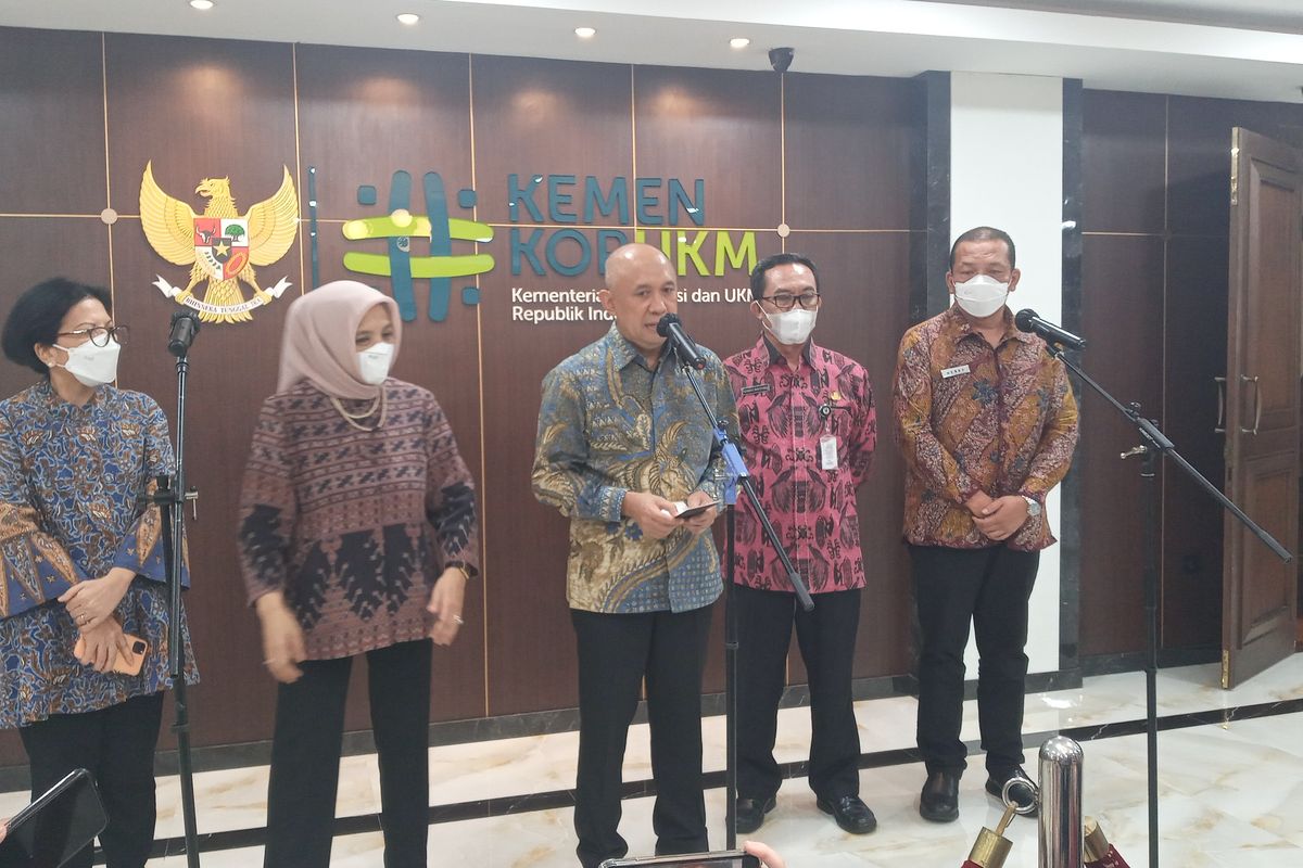 Menkop UKM Teten saat jumpa pers di Jakarta, Kamis (12/5/2022).
