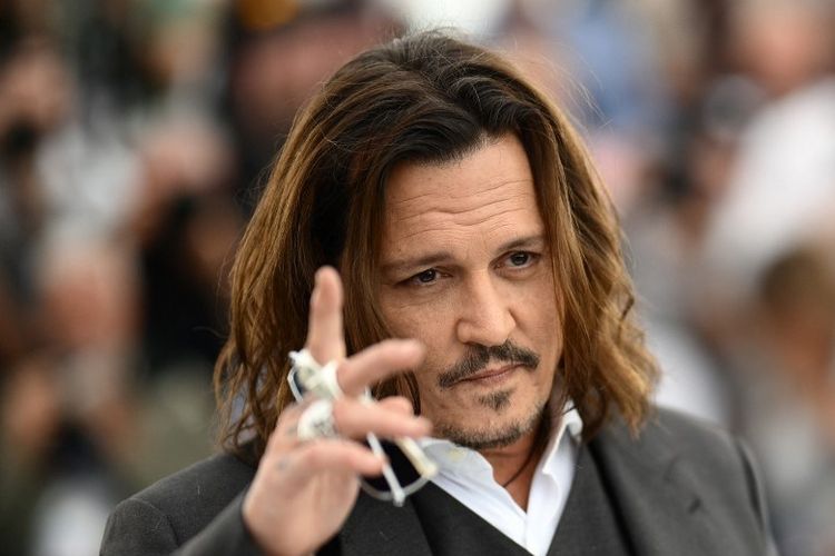 Aktor Johnny Depp menghadiri sesi pemotretan dalam rangka pemutaran film Jeanne Du Barry di Festival Film Cannes 2023 di Cannes, Perancis, pada 17 Mei 2023. 
