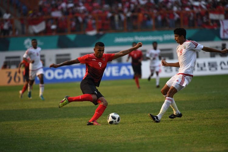 Aksi Alberto Beto Goncalves dalam pertandingan Timnas U-23 Indonesia vs Uni Emirat Arab pada babak 16 besar Asian Games 2018 di Stadion Wibawa Mukti, 24 Agustus 2018. 