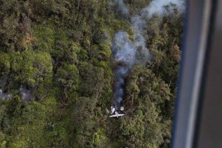 Kondisi pesawat Sam Air PK-SMW yang sebelumnya hilang kontak, ditemukan dalam keadaan hancur di sebuah bukit di Distrik Elelim, Kabupaten Yalimo, Papua Pegunungan, Jumat (23/6/2023)