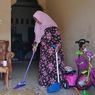 Kisah Ratih Mantan Guru Honorer yang Buka Layanan Jasa Bersihkan Rumah Sepulang dari Malaysia 