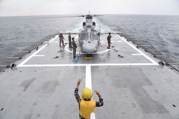 TNI Angkatan Laut mengerahkan dua alat utama sistem persenjataan (alutsista) untuk mengikuti Latihan Bersama (Latma) Multilateral Naval Exercise MILAN 2024 di Visakhapatnam dan Teluk Benggala, India, pada Senin (19/2/2024) hingga Selasa (27/2/2024).  Dua alutsista itu yaitu kapal korvet, Kapal Perang Republik Indonesia (KRI) Sultan Iskandar Muda-367 dan Helikopter Panther HS-1303.