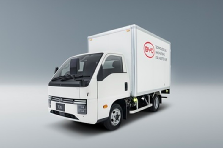Truk listrik BYD T35 hadir di Japan Mobility Show 2025