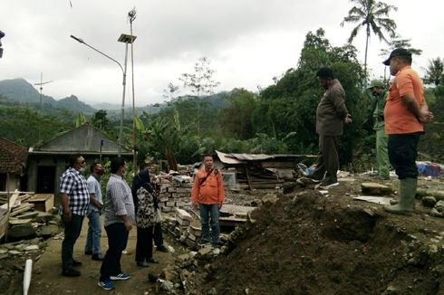 Tanah Bergerak di Banjarnegara, Sejumlah Rumah Rusak, 2 Ruas Jalan Tak Bisa Dilalui Kendaraan