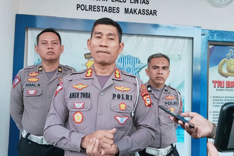 Kasat Lantas Polrestabes Makassar AKBP Amin Toha saat diwawancarai Kompas.com di depan gedung Satlantas Polrestabes Makassar, Jalan Ahmad Yani, Kota Makassar, Sulawesi Selatan (Sulsel).