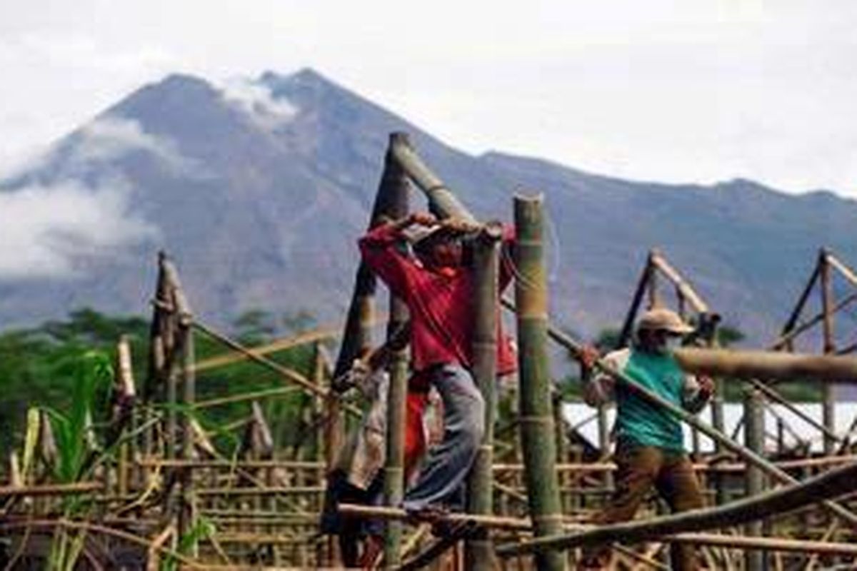 Ilustrasi: Seorang warga mengatakan, banyak huntara yang tak layak dihuni karena berdinding bocor, atap mudah lepas, dan tergenang air akibat pondasi rumah lebih rendah dari jalan.