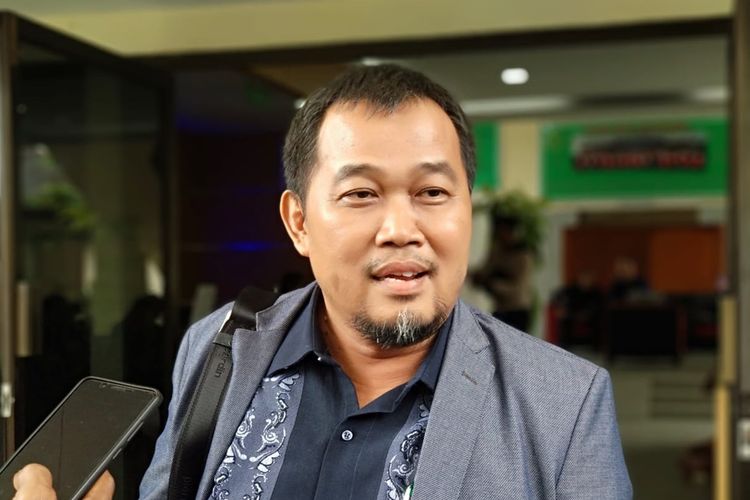 Koordinator Masyarakat Anti-Korupsi Indonesai (MAKI) Boyamin Saiman saat berada di Pengadilan Negeri (PN) Tanjungpinang, Kepulauan Riau, Rabu (28/8/2019) kemarin.