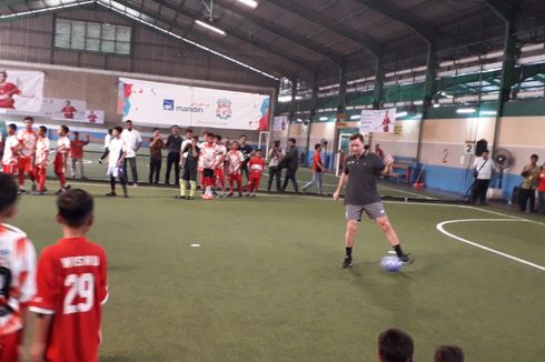 Datangi Jakarta, Legenda Liverpool Main Bareng Anak-anak