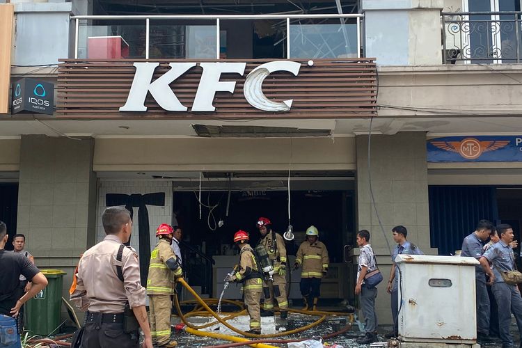 KFC Sunter, Jalan Danau Sunter Selatan, Sunter Agung, Tanjung Priok  Jakarta Utara mengalami kebakaran pada Senin (3/4/2023). 