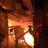 Rumah Roboh Timpa Kabel Listrik Picu 20 Rumah Terbakar di Setiabudi