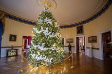 Natal Perdana di Gedung Putih, Ini Selera Dekorasi Presiden Biden 