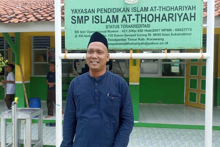 Kepala SMP Islam At- Thohariyah Badrul Munir Al Hilmani.