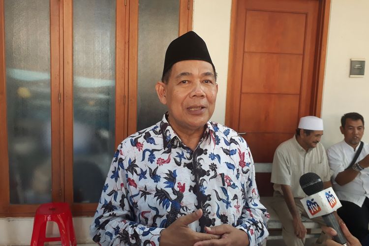 Choirul Jaelani (67) menceritakan kronologi wafatnya sang istri, Noor Aida Hidayati (68) yang merupakan Ketua KPPS di Ngagel Jaya Utara, Kelurahan Ngagel, Kecamatan Wonokromo, Surabaya, Rabu (15/5/2019).