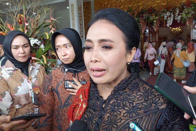 Menteri Pemberdayaan Perempuan dan Perlindungan Anak (Menteri PPPA) Bintang Puspayoga dalam acara puncak Peringatan Hari Ibu (PHI) ke-94 di Balai Semarak, Bengkulu, Kamis (22/12/2022). 