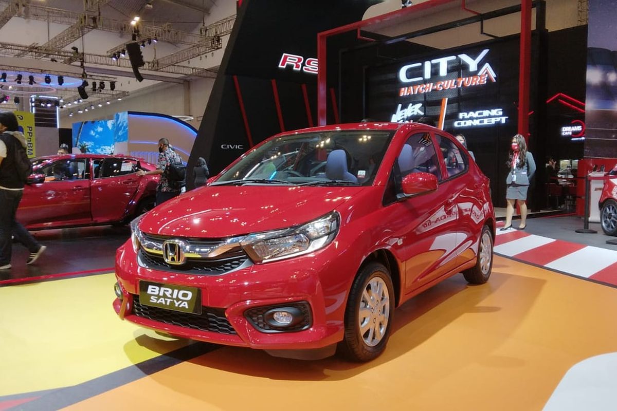 Honda Brio Satya di booth Honda pada ajang GIIAS 2021.