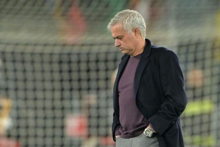 Pelatih Roma, Jose Mourinho, meradang seusai timnya kalah 0-1 pada laga derbi kontra Lazio di babak perempat final Coppa Italia 2023-2024 pada Kamis (11/1/2024) dini hari WIB.