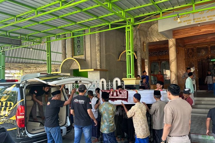 Jenazah PMI Lamongan Korban Kecelakaan Kerja di Malaysia Akhirnya Dimakamkan di Kampung Halaman