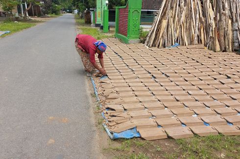 Perjuangan Perajin Genteng Manyaran Kediri di Tengah Terpaan Zaman