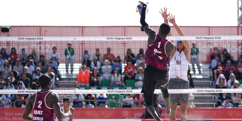 Aksi ganda putra voli pantai Indonesia, Bintang Akbar/Sofyan Rachman, dalam final Asian Games 2026 Aichi-Nagoya menghadapi wakil Qatar, Cherif Samba/Ahmed Janko, di Hekinan Ryokuchi Beach Court, Hekinan, Jepang, Sabtu (3/10/2026).