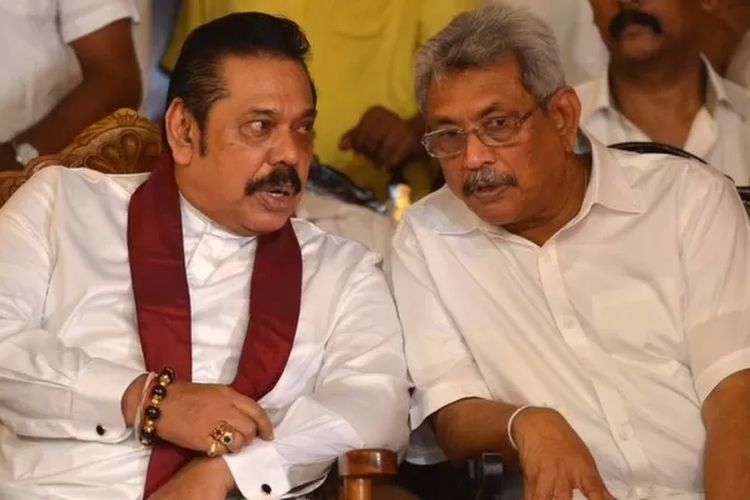 Dua bersaudara di masa yang lebih cerah (2018): Mahinda (kiri) dan Gotabaya Rajapaksa keduanya pernah menjabat sebagai presiden Sri Lanka.