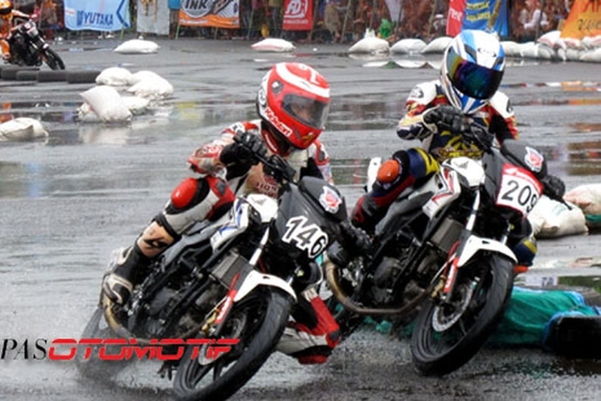 OMR Honda CB150R di sela-sela Honda Racing Championship Seri II di Malang.