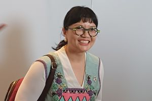 Wamen Stella: Mau Anak Pintar, Jangan Jawab Anak dengan “Enggak Usah Tanya-tanya”