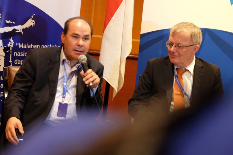 Akademisi Mesir, Mohamed Aboel Fadl (kiri), Akademisi Austria, Fudiger Lohlker (kanan), Ketika Ditemui Dalam Kegiatan Jakarta Geopolitical Forum, di Jakarta, Sabtu (20/5/2017).