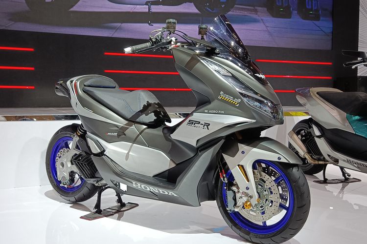 Honda PCX 160 ala MotoGP dengan buntut RC213V