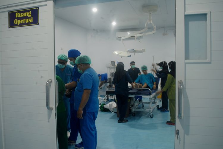 Suasana operasi bibir sumbing gratis di RSU Trimedika Ketapang, Kabupaten Grobogan, Jawa tengah, Selasa (27/2/2024).