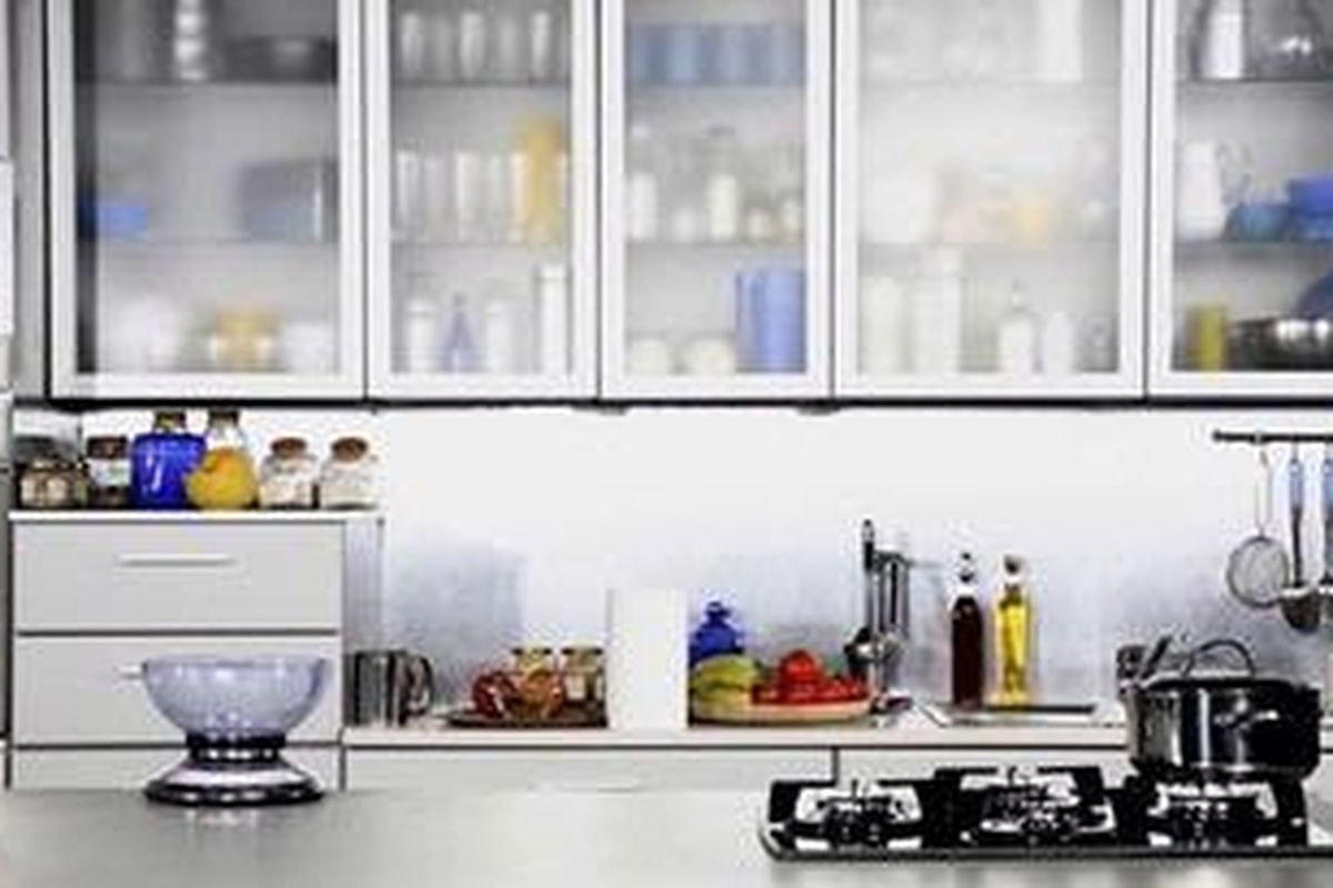 Dengan perlengkapan dasar dapur yang lengkap, Anda bukan hanya bisa menyajikan hidangan dengan mudah dan praktis, tetapi juga bisa menjadikan ruang dapur berfungsi ganda sebagai tempat makan dan berkumpul keluarga.