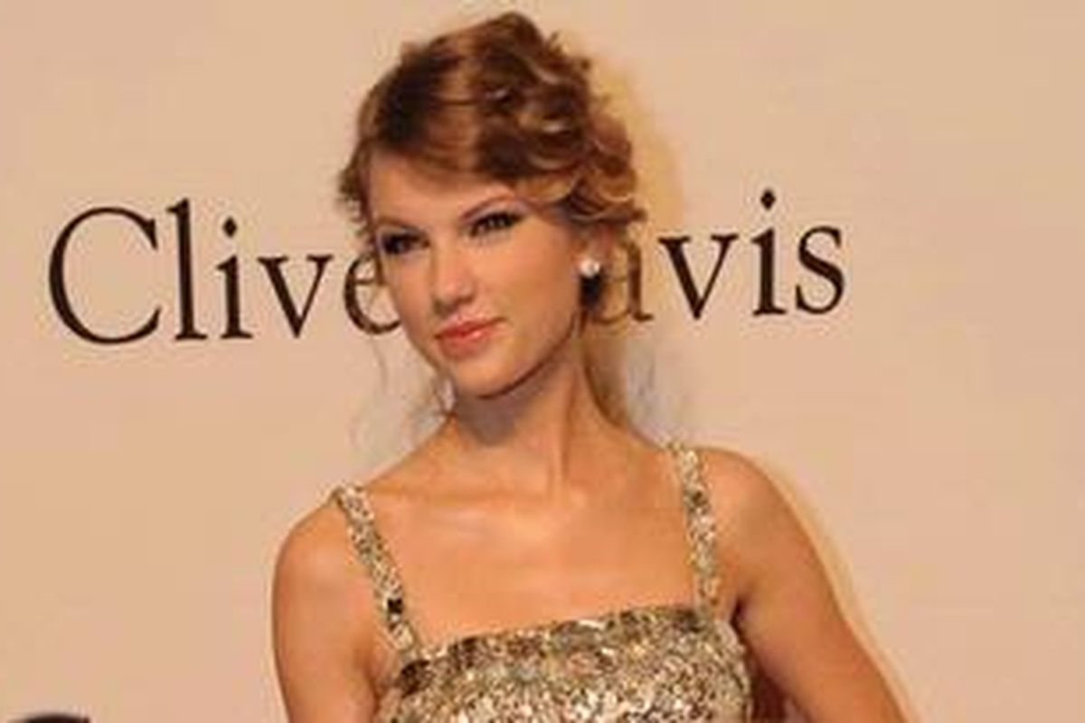 Swift Taylor hadir dalam acara Pre-Grammy Gala di Los Angeles(AS), 30 Januari 2010. 