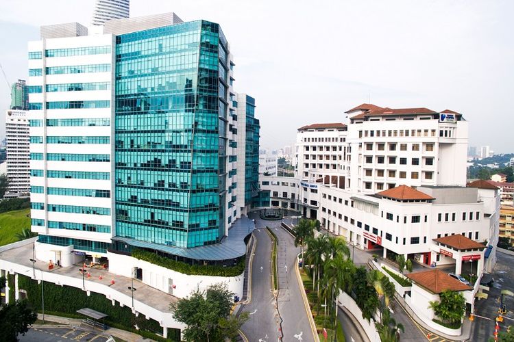 Tiga cabang Pantai Hospital yang menjadi destinasi favorit pasien asal Indonesia yang ingin berobat ke Malaysia adalah Pantai Hospital Ayer Keroh Melaka, Kuala Lumpur, dan Penang. Ketiga RS tersebut berlokasi di kawasan strategis dengan akses mudah serta dikelilingi berbagai atraksi lokal.