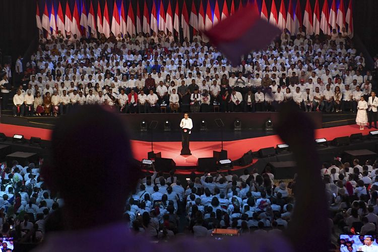Presiden terpilih Joko Widodo menyampaikan pidato pada Visi Indonesia di Sentul International Convention Center, Bogor, Jawa Barat Minggu (14/7/2019).